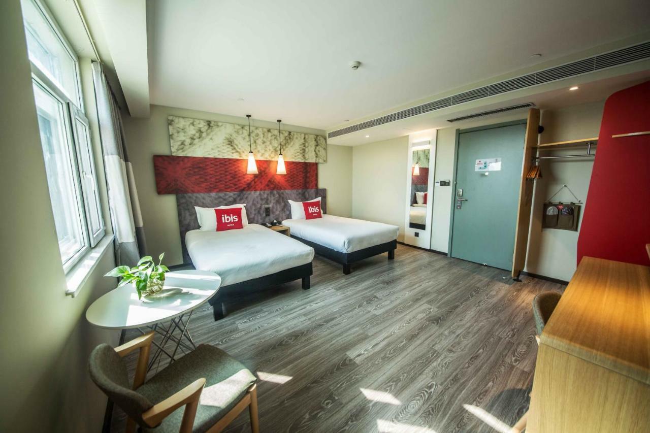 Ibis Urumqi Weixing Square Hotel Exterior photo