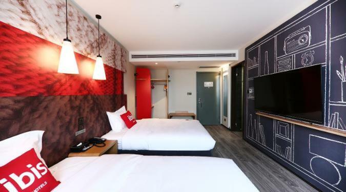 Ibis Urumqi Weixing Square Hotel Exterior photo