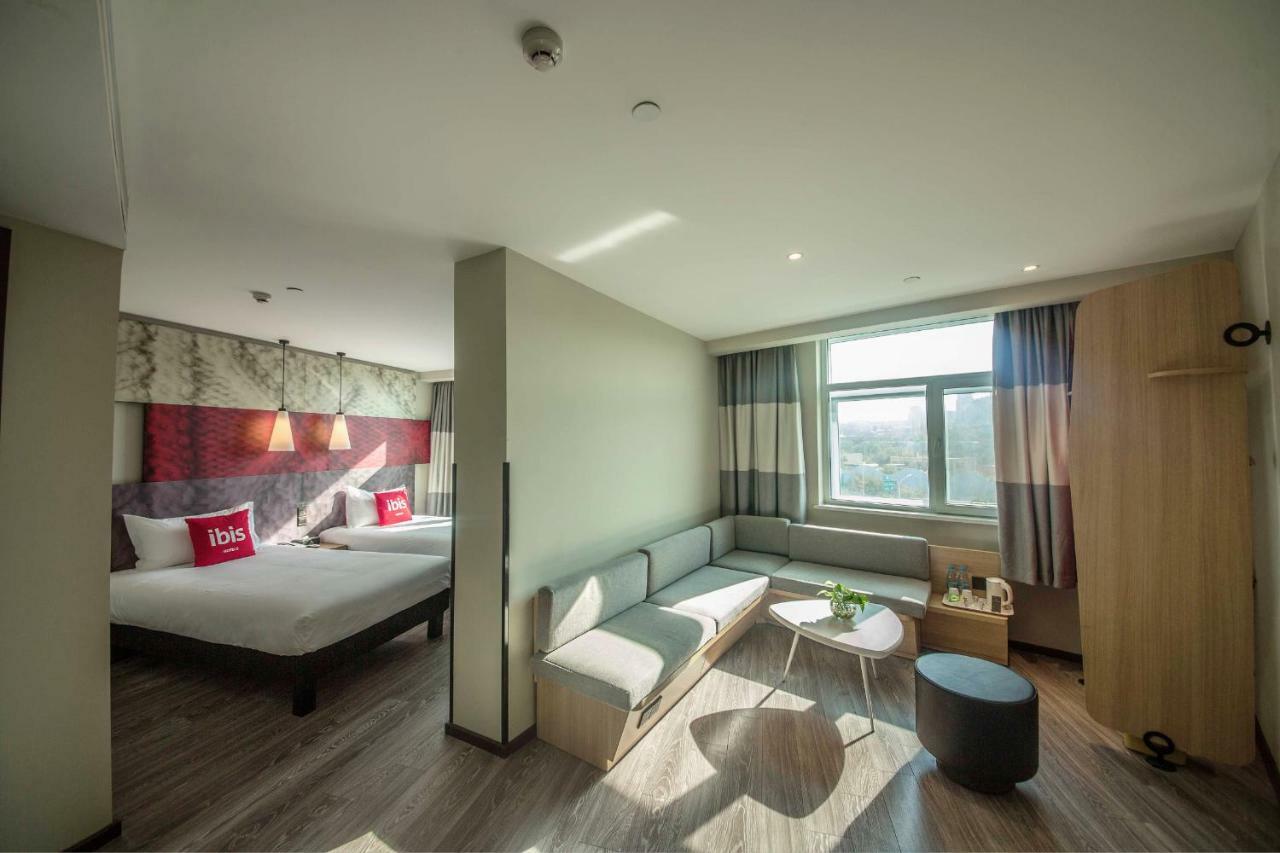 Ibis Urumqi Weixing Square Hotel Exterior photo